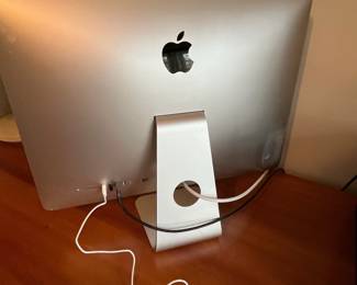 P34 - $100. MacOs Mojave. 21.5" - Late 2015.