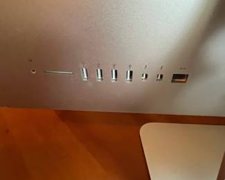 P34 - $100. MacOs Mojave. 21.5" - Late 2015.