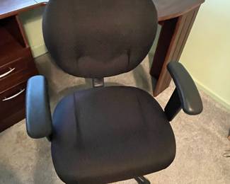 P32 - $15. Adjustable Office Chair in very good condition!