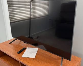 P10 - $125. Samsung 50" Model UN50CU7000F. April 2023. Smart TV