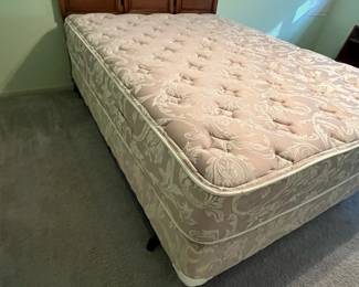 P28 - $200. Queen Size Headboard with Serta Mattress & Boxspring. Very good condition! Measures 59.5" wide x 38" tall.
