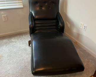 P2 - $400. Contour Chair Lounge Company Model 100. Viverator in Premiere Black. Measures 27" wide x 5' long. Does work! Missing knob but can be turned by hand. Vinyl is in excellent condition!