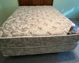 P28 - $200. Queen Size Headboard with Serta Mattress & Boxspring. Very good condition! Measures 59.5" wide x 38" tall.