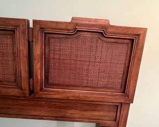 P28 - $200. Queen Size Headboard with Serta Mattress & Boxspring. Very good condition! Measures 59.5" wide x 38" tall.