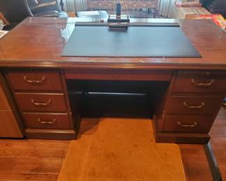 Wood Office desk is in very good condition.