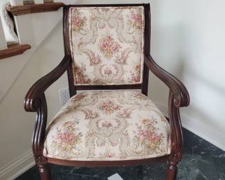 Great solid arm chair!