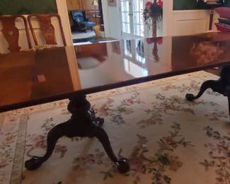 This dining table extends to 12' (2) Pedestals