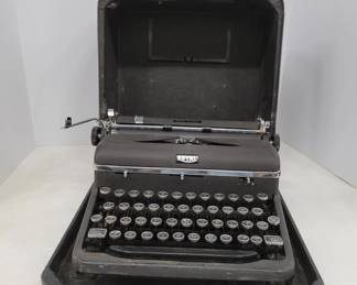 Royal Quiet De Luxe Portable Typewriter