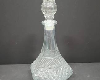 	Glass Decanter with Faceted Stopper