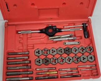 	Dayton SAE Tap and Die Set