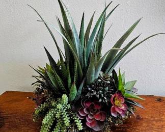 Large Cactus Floral.