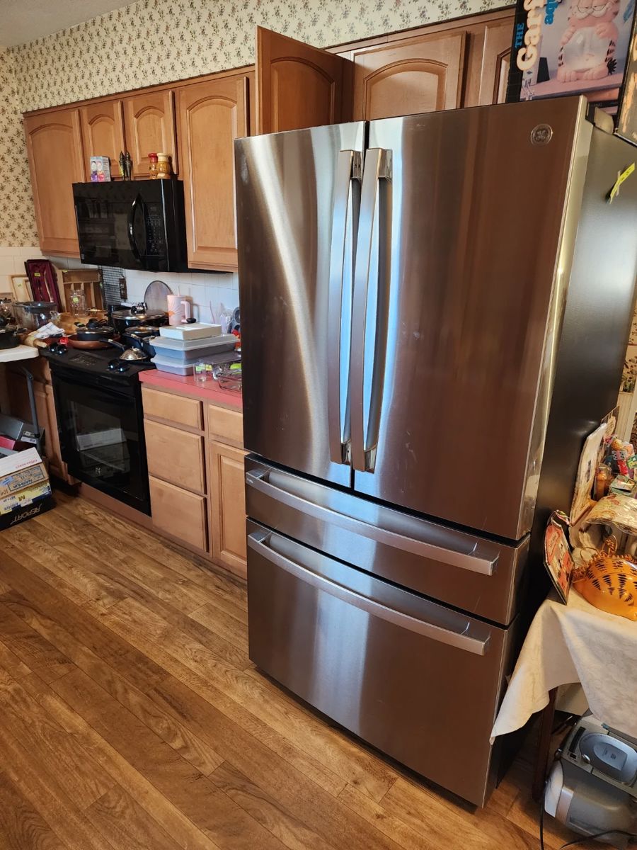 2023 GE Profile Climate Control Refrigerator 1350.00!