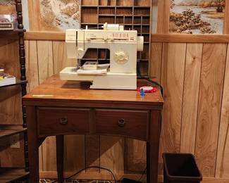 Singer Merritt 4530 Sewing machine with cabinet
