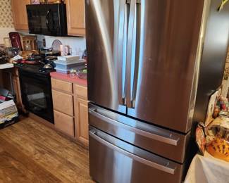 2023 GE Profile Climate Control Refrigerator 1350.00!