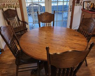 Dining Room Table with 6 chairs