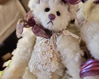 Barton's Creek Collection bears here