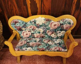 Doll settee