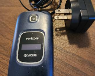 Verizon Kyocera phone and charger