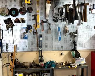 "A Very Furey Christmas" in Clarks Hill, SC Starts Closing Thr 12/18 at 8p. Pickup: Sat 12/20 11-3pm. Please click here to view more photos, descriptions, and current bids: https://ctbids.com/estate-sale/41086