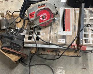 "A Very Furey Christmas" in Clarks Hill, SC Starts Closing Thr 12/18 at 8p. Pickup: Sat 12/20 11-3pm. Please click here to view more photos, descriptions, and current bids: https://ctbids.com/estate-sale/41086