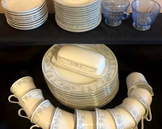 "A Very Furey Christmas" in Clarks Hill, SC Starts Closing Thr 12/18 at 8p. Pickup: Sat 12/20 11-3pm. Please click here to view more photos, descriptions, and current bids: https://ctbids.com/estate-sale/41086