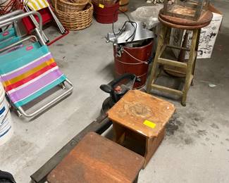 Medium furniture pieces 