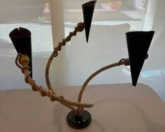 DG204Tri Candleholder On Pedestal