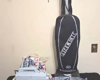Oreck XL XTended Life Upright Vacuum Handheld Canister Set