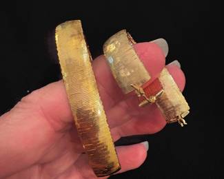 18K 8 grams $1000. 18 K Bracelet 15 grams 1,800. 
Call Donna at 850-516-2425