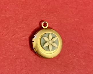 Gold filled Vintage locket