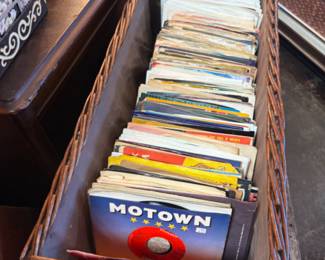 Lots of vintage 45s
