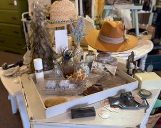boutique style hats, jewelry and purses
