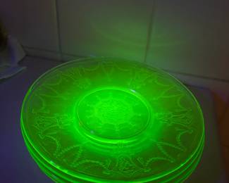 Uranium glass small plates