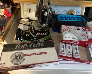 Gold balls new in box: Top Flite, Pinnacle