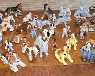 Miniature dog figurines 