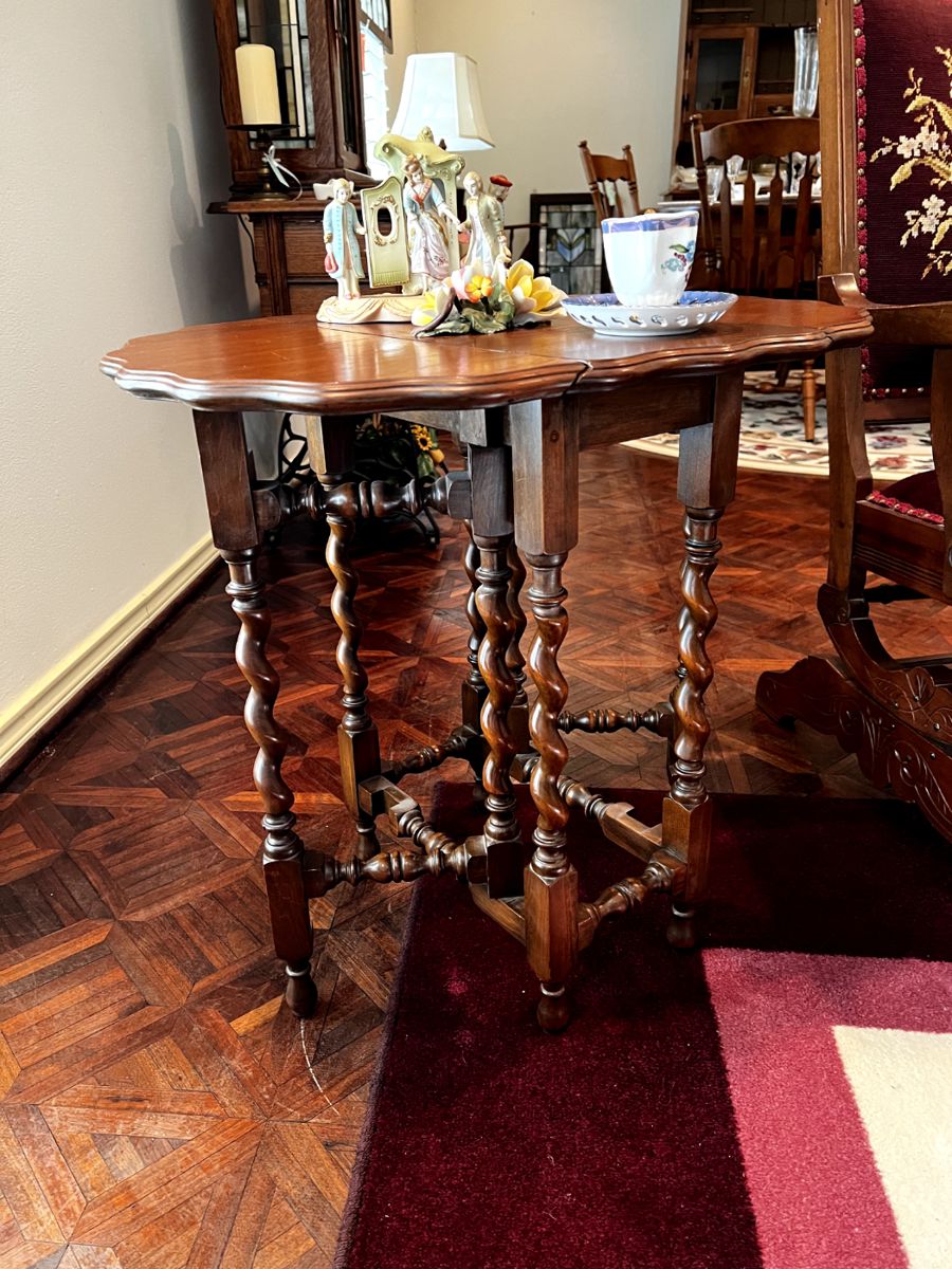 Beautiful barley twist drop leaf table