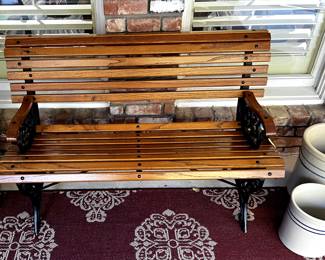 Beautiful Wooden Bench in EXCELLENT Condition!