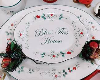 PFALTZGRAPH "WINTERBERRY" - 4 PLACE SETTINGS PLUS EXTRA PIECES