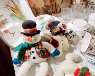 ROYAL WORCESTER BAKING DISHES, BRISTLE RUSH REINDEER