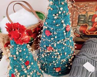 UNIQUE FESTIVE TREES