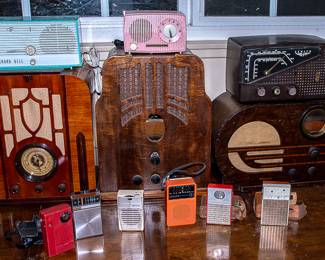 ANTIQUE / VINTAGE RADIOS