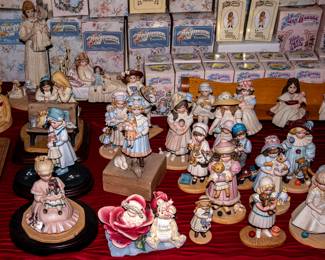 JAN HAGARA FIGURINES