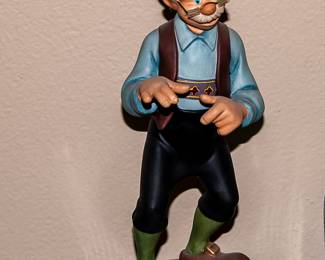 CLASSIC DISNEY FIGURINES AND ORNAMENTS