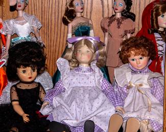 100S OF DOLLS