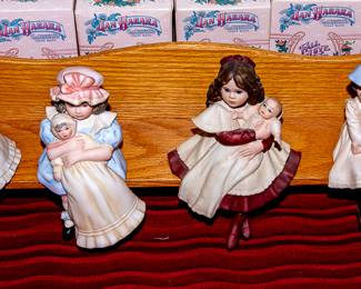 JAN HAGARA FIGURINES