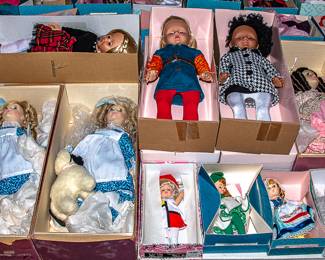 100S OF DOLLS