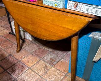 VINTAGE DROPLEAF TABLE