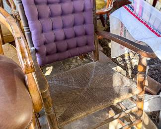 VINTAGE ROCKING CHAIR