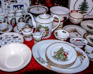 CHRISTMAS DINNERWARE
