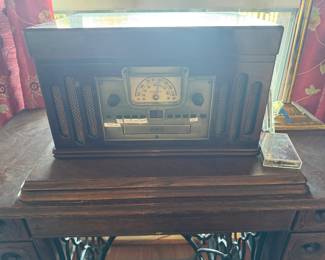 Vintage radio/ record player